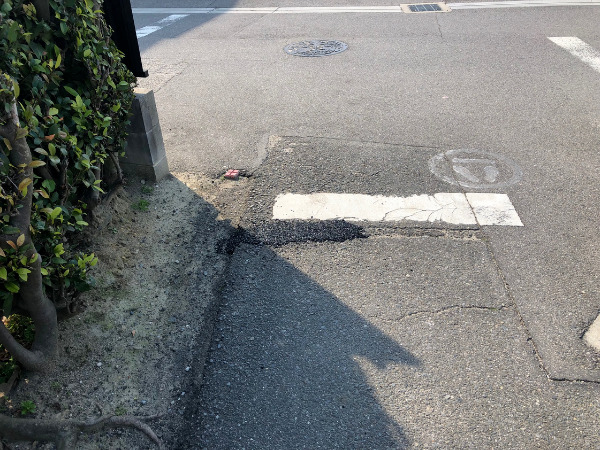 道路の穴after