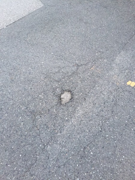道路の穴before2