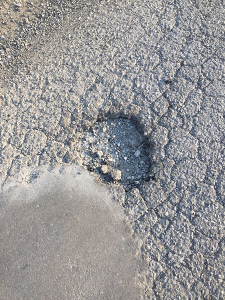 道路の穴before2