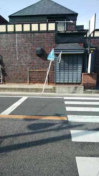 横断歩道の標識を撤去してbefore2