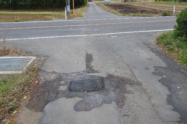 道路の穴と水漏れbefore2