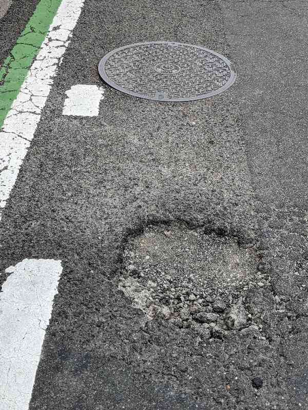舗装道路の穴before2