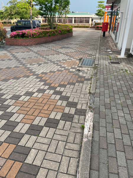 緑ケ丘ふれあいセンターの歩道の改善before3