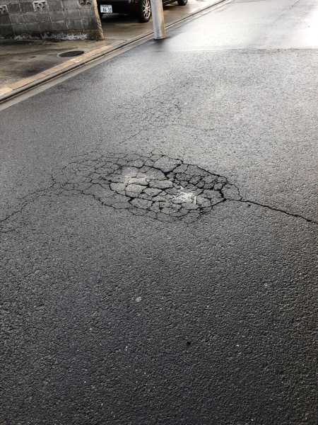 道路舗装の穴before
