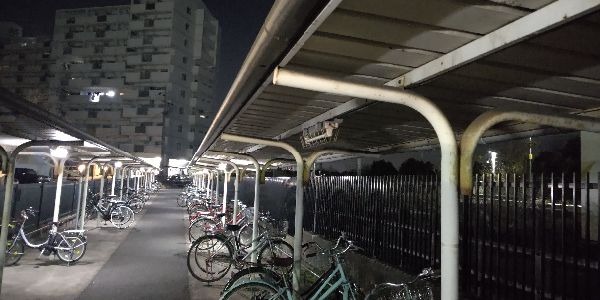 東浦駅駐輪場の照明灯が１ヶ所点灯していません。before