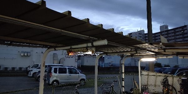 東浦駅駐輪場の照明灯が点滅しています。before