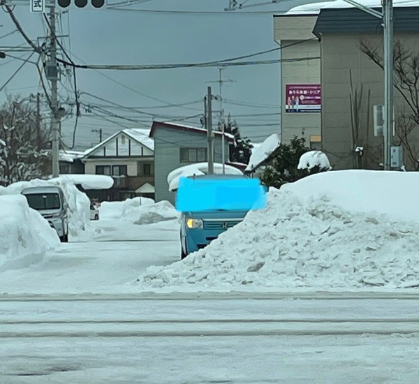 交差点の雪盛りbefore