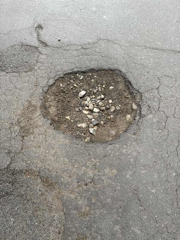 道路の穴before