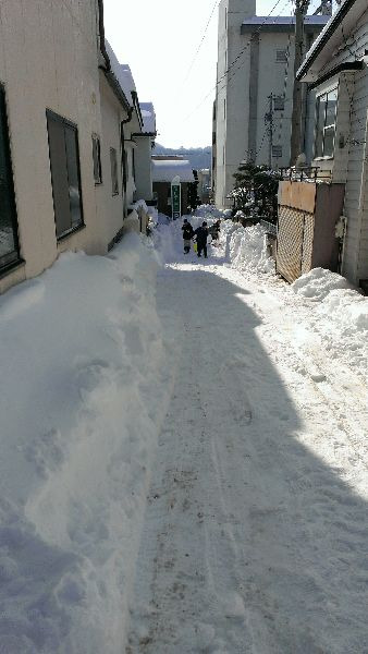 相生町　須江医院からJAへの道路の除雪進めています。before
