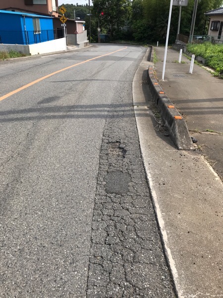 道路の穴before